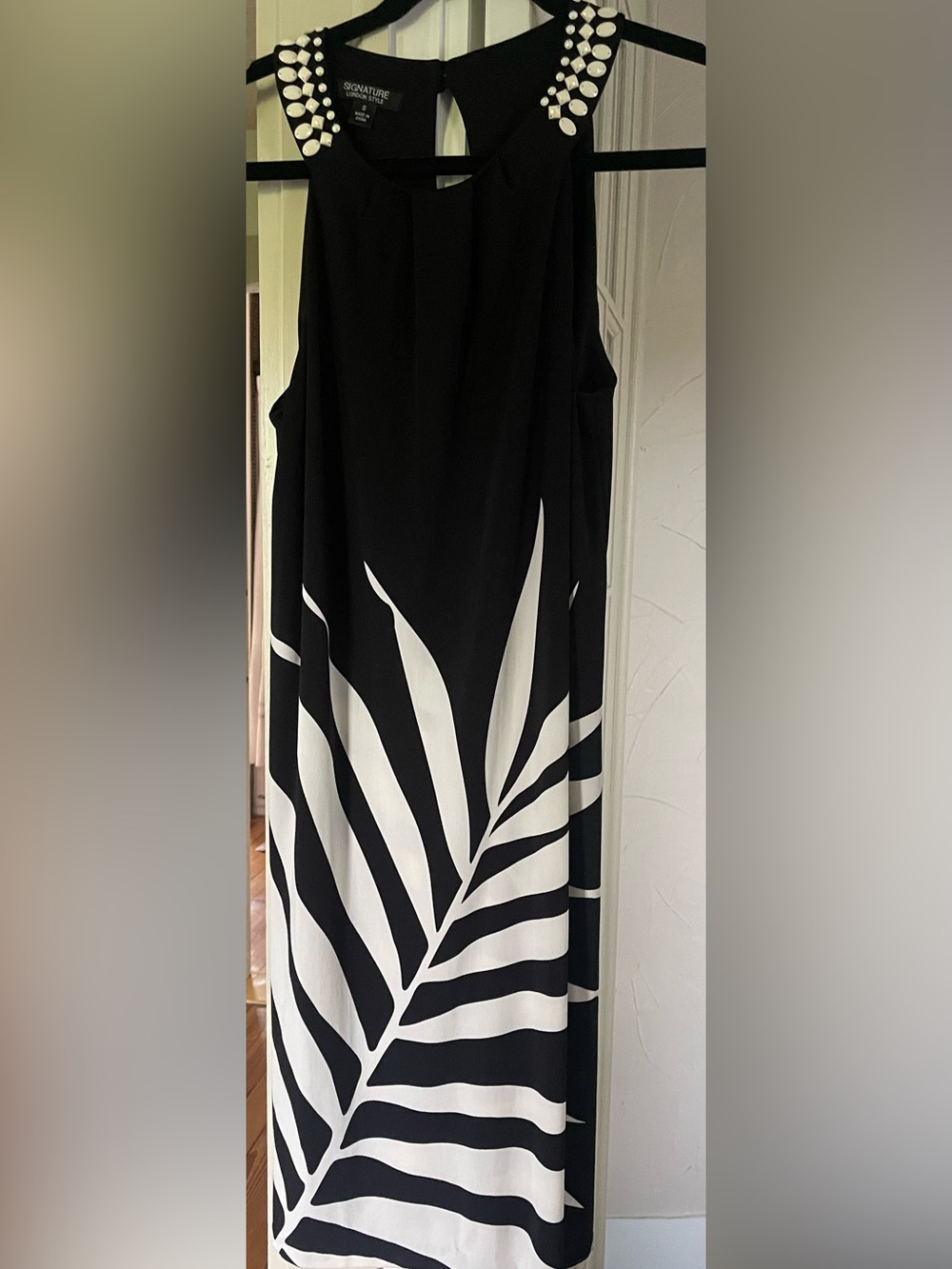 Signature London Style Black & White Palm-Print Sleeveless Dress
